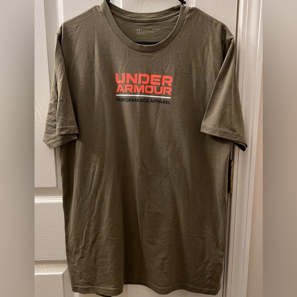 5/$25 Under Armour Performance Apparel Green Graphic Shirt Men’s Size LG
